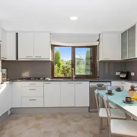 Villa Sleeps 9 Lloret de Mar